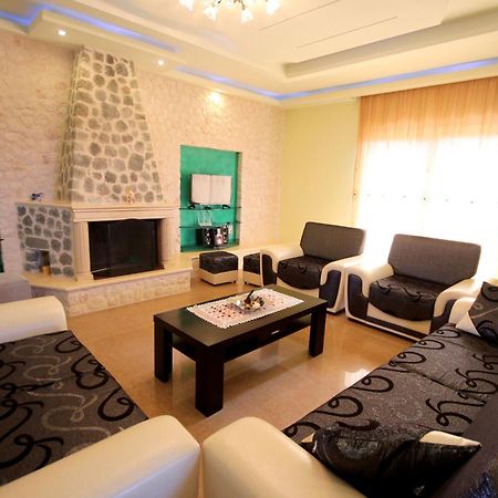 Mihal Suites Σαράντα Εξωτερικό φωτογραφία