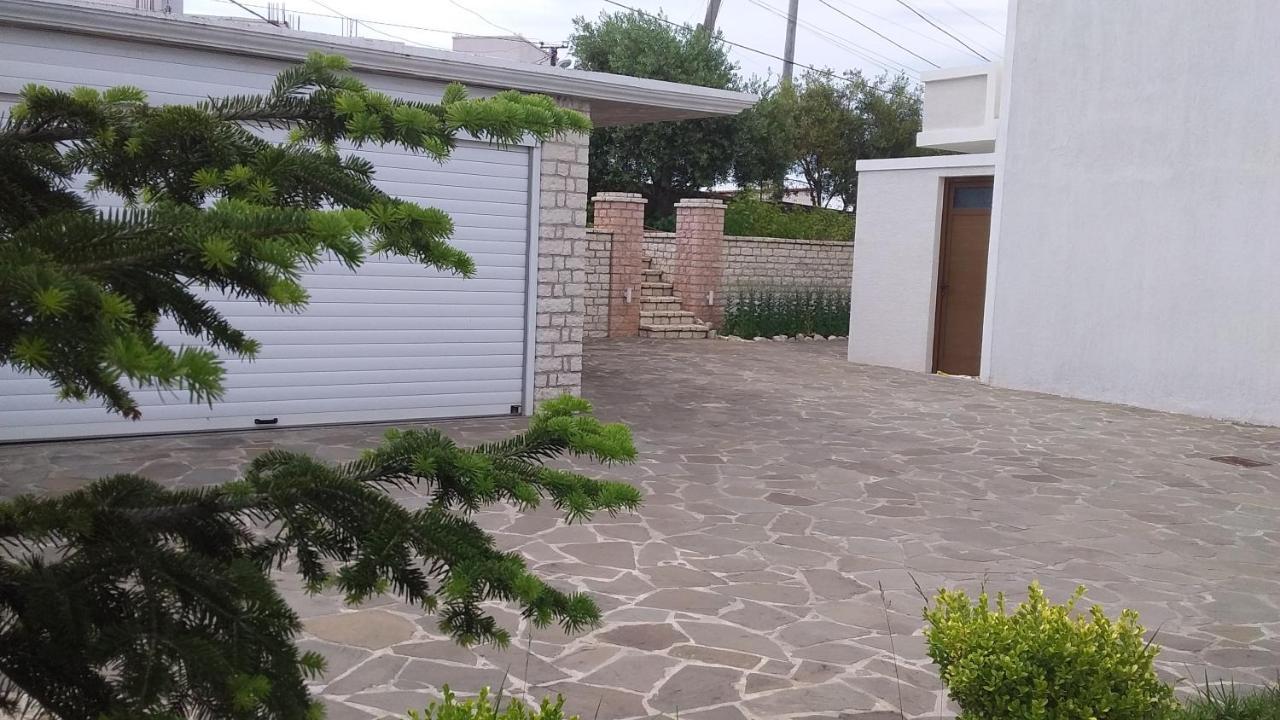 Mihal Suites Σαράντα Εξωτερικό φωτογραφία