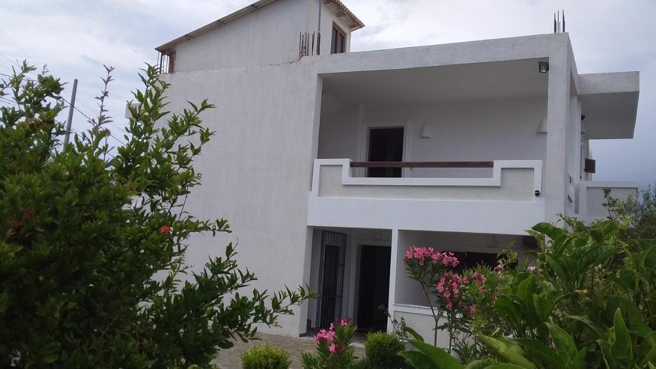 Mihal Suites Σαράντα Εξωτερικό φωτογραφία