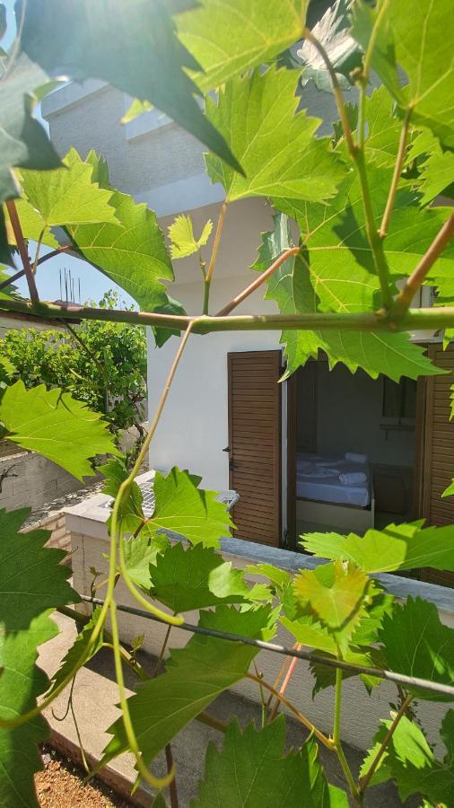 Mihal Suites Σαράντα Εξωτερικό φωτογραφία