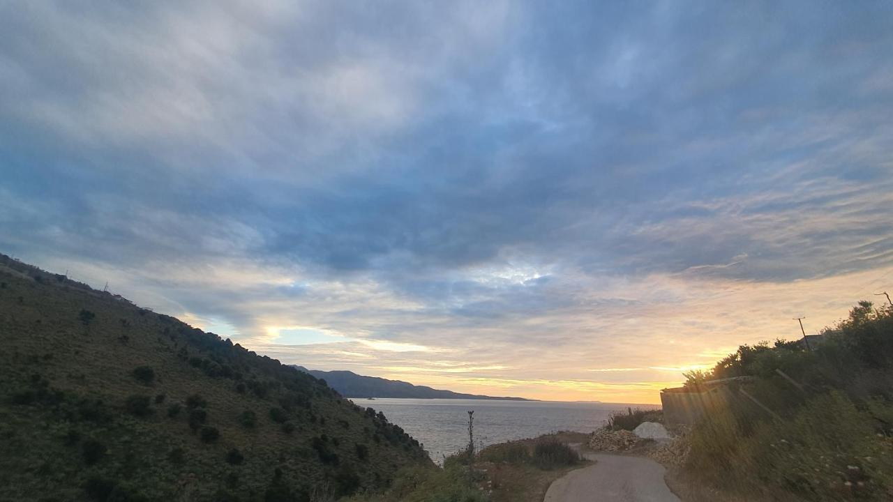 Mihal Suites Σαράντα Εξωτερικό φωτογραφία
