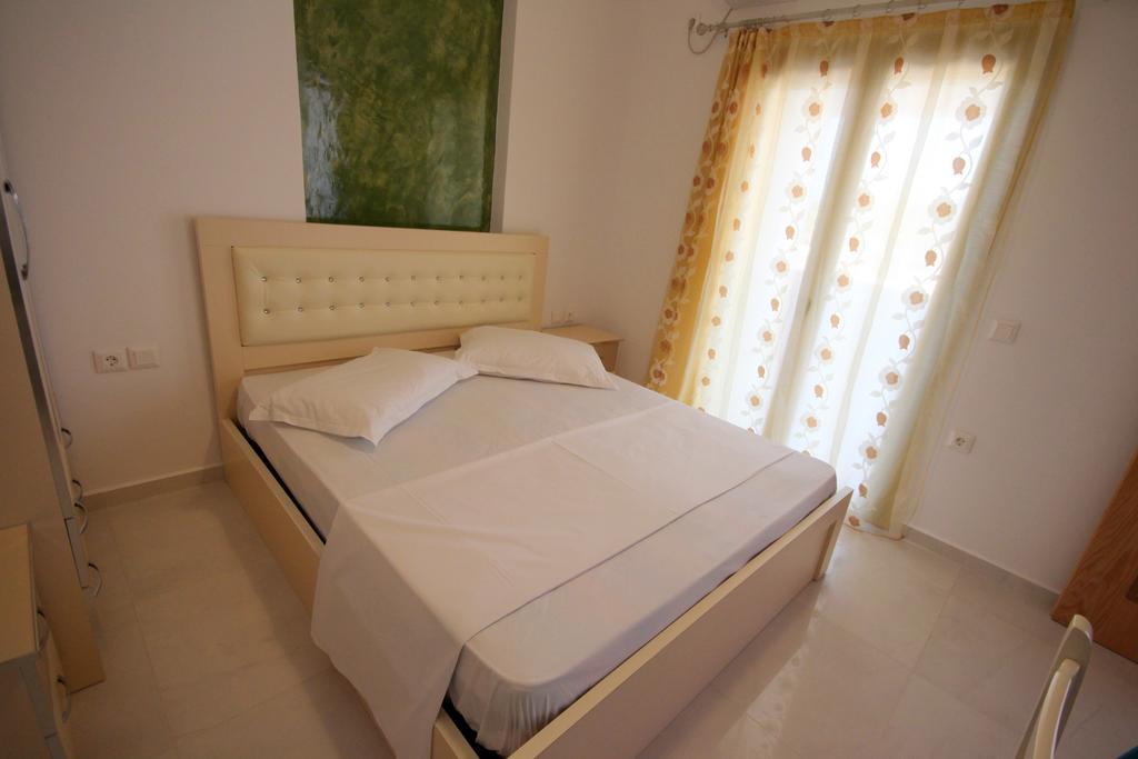 Mihal Suites Σαράντα Εξωτερικό φωτογραφία