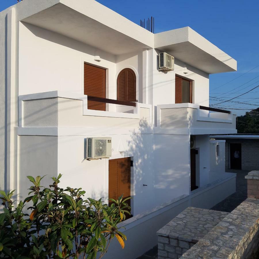 Mihal Suites Σαράντα Εξωτερικό φωτογραφία